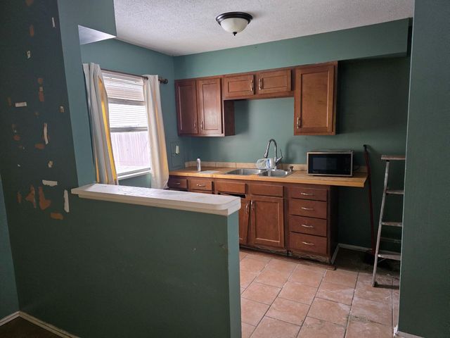 128 N Guyer Street, Hobart, IN 46342