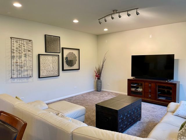 4 ANDREW Lane, Hawthorn Woods, IL 60047