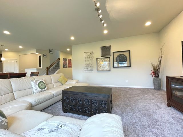 4 ANDREW Lane, Hawthorn Woods, IL 60047