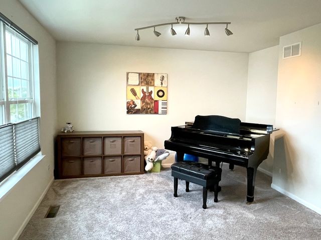 4 ANDREW Lane, Hawthorn Woods, IL 60047