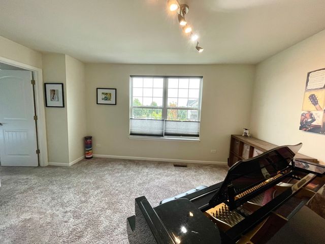 4 ANDREW Lane, Hawthorn Woods, IL 60047