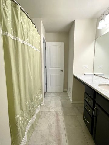 4 ANDREW Lane, Hawthorn Woods, IL 60047