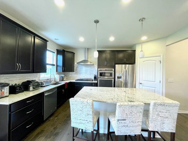 4 ANDREW Lane, Hawthorn Woods, IL 60047