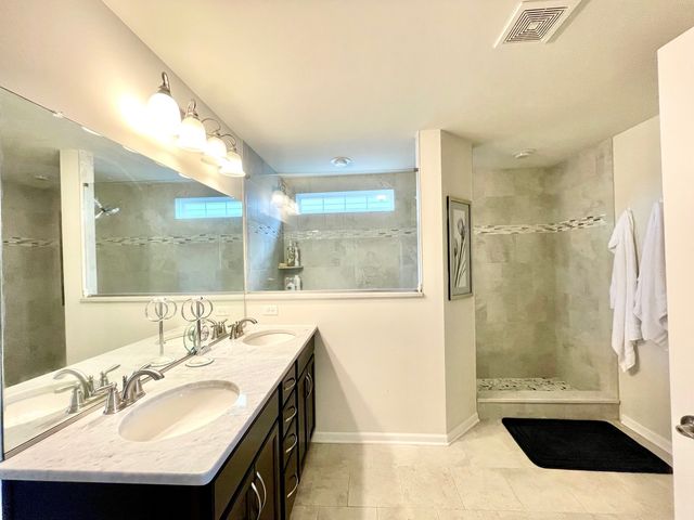 4 ANDREW Lane, Hawthorn Woods, IL 60047