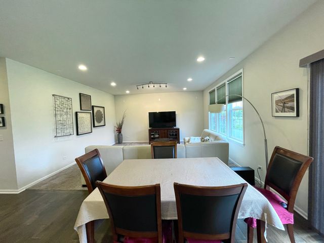 4 ANDREW Lane, Hawthorn Woods, IL 60047