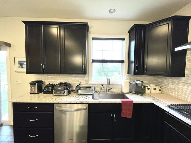 4 ANDREW Lane, Hawthorn Woods, IL 60047