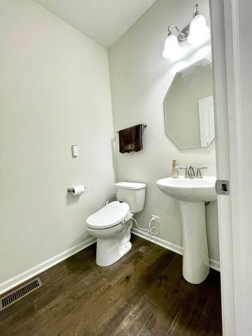 4 ANDREW Lane, Hawthorn Woods, IL 60047