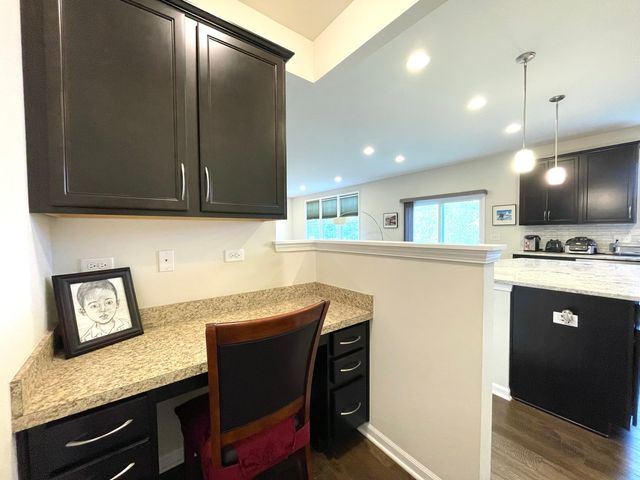 4 ANDREW Lane, Hawthorn Woods, IL 60047