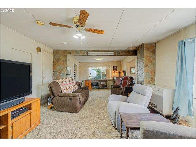 22560 S BEAVERCREEK Rd, Beavercreek, OR 97004