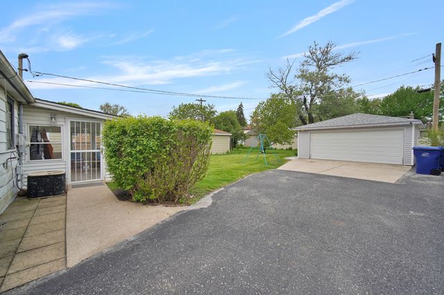 7022 W 114th Place, Worth, IL 60482