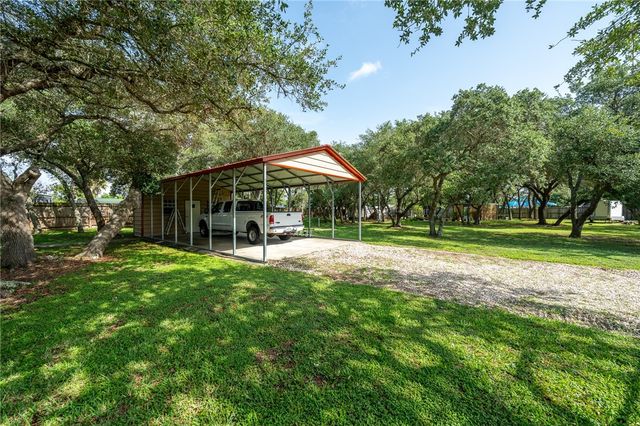 507 S Terry St, Rockport, TX 78382
