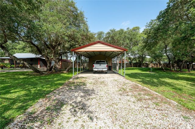 507 S Terry St, Rockport, TX 78382