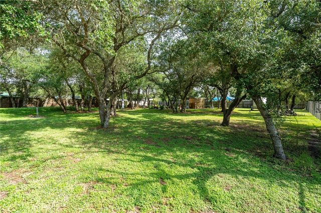 507 S Terry St, Rockport, TX 78382