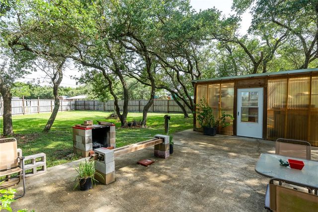 507 S Terry St, Rockport, TX 78382
