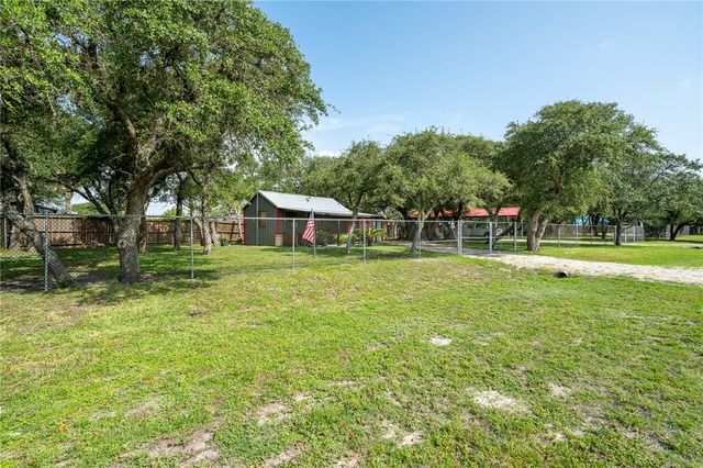 507 S Terry St, Rockport, TX 78382