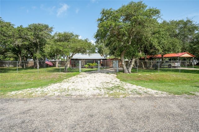 507 S Terry St, Rockport, TX 78382