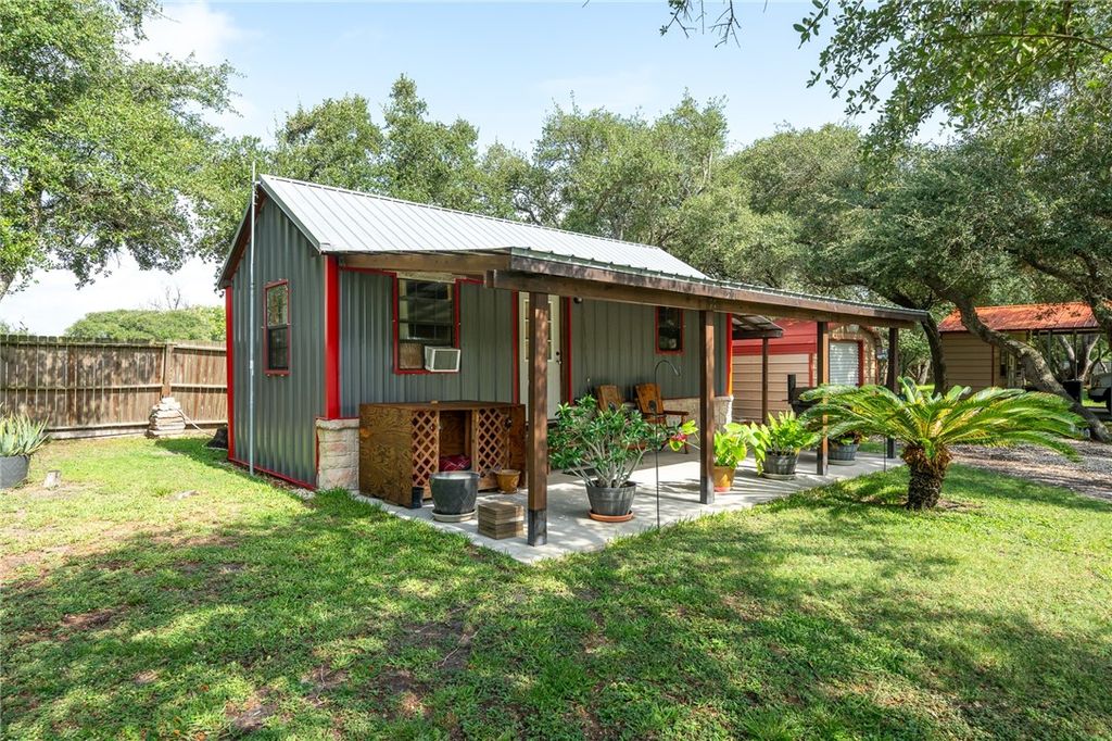 507 S Terry St, Rockport, TX 78382