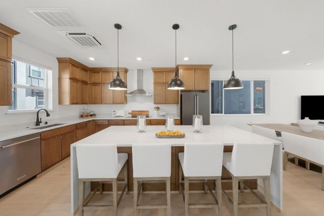 2815 Crusader Street, Alameda, CA 94501