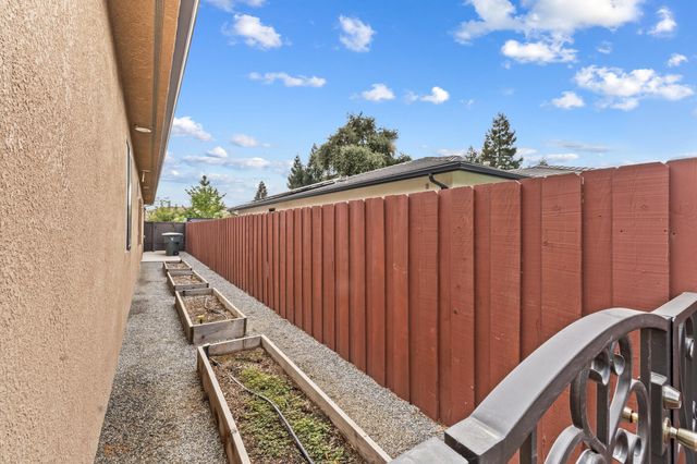 4812 W Wren Avenue, Visalia, CA 93291