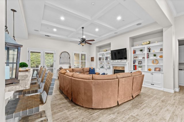 4812 W Wren Avenue, Visalia, CA 93291