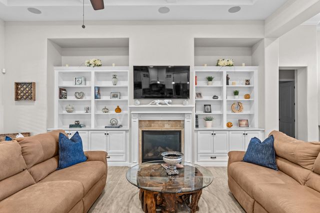 4812 W Wren Avenue, Visalia, CA 93291