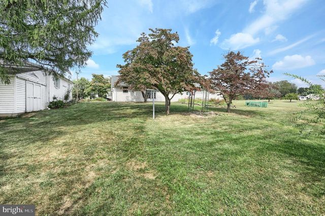 640 E CANAL RD, York, PA 17404
