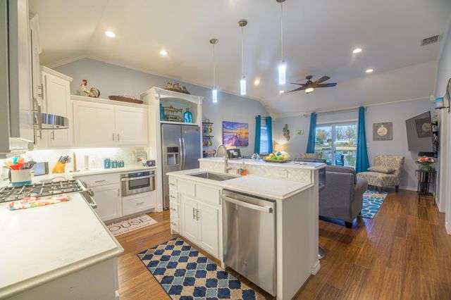 1547 Hummingbird Lane, Possum Kingdom Lake, TX 76449