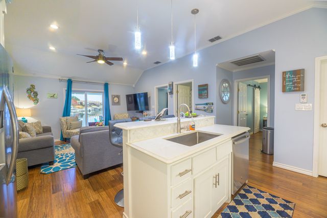 1547 Hummingbird Lane, Possum Kingdom Lake, TX 76449