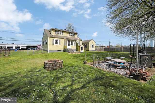 332 S FELLOWSHIP RD, Maple Shade, NJ 08052
