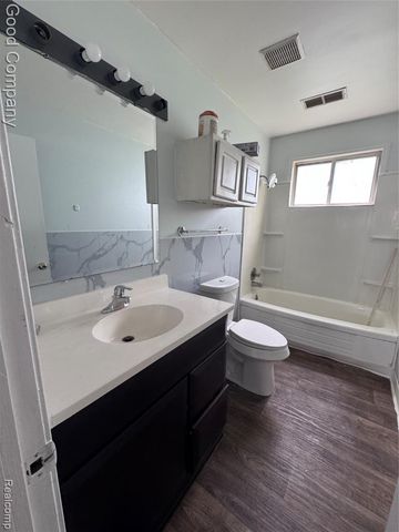 15497 Dixie, Redford, MI 48239