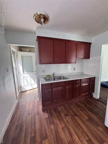 15497 Dixie, Redford, MI 48239