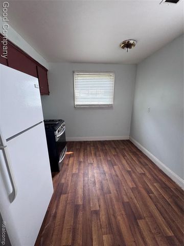 15497 Dixie, Redford, MI 48239