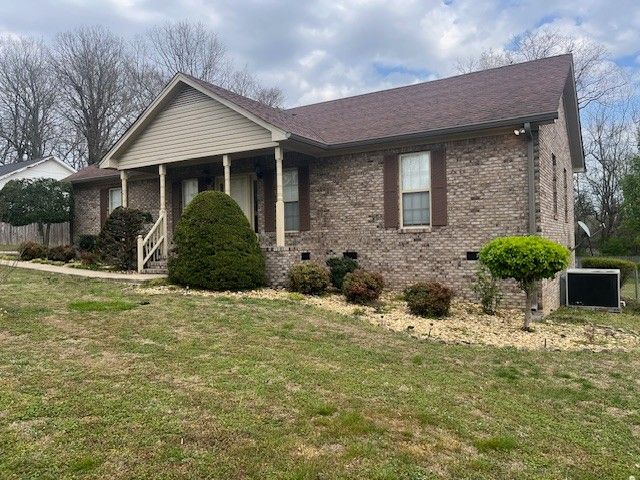 1180 White Dr, Lewisburg, TN 37091