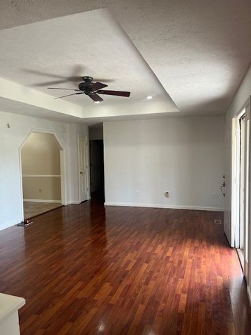 1180 White Dr, Lewisburg, TN 37091