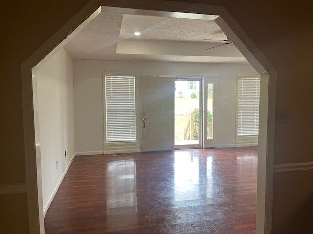 1180 White Dr, Lewisburg, TN 37091