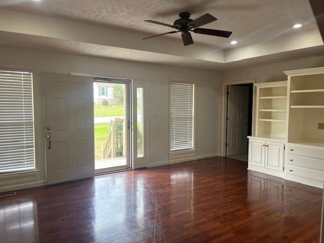 1180 White Dr, Lewisburg, TN 37091