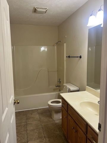 1180 White Dr, Lewisburg, TN 37091