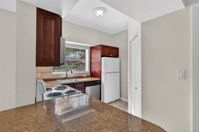 641 Cypress Lake Blvd E18, Pompano Beach, FL 33064