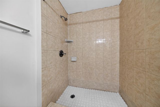 641 Cypress Lake Blvd E18, Pompano Beach, FL 33064