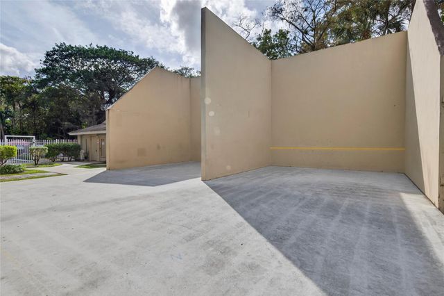 641 Cypress Lake Blvd E18, Pompano Beach, FL 33064