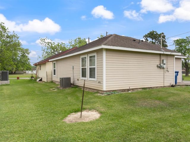 3004 Avenue D, Bay City, TX 77414