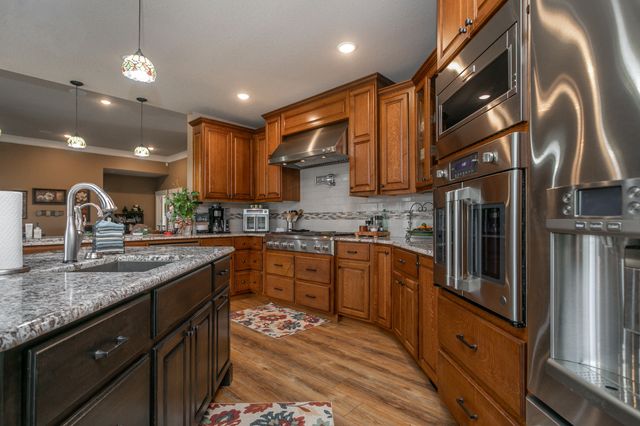 11033 E TIMMONS RD, Centralia, MO 65255