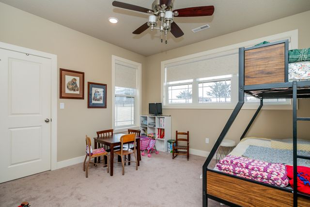 11033 E TIMMONS RD, Centralia, MO 65255