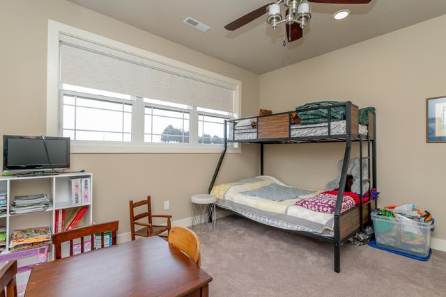 11033 E TIMMONS RD, Centralia, MO 65255