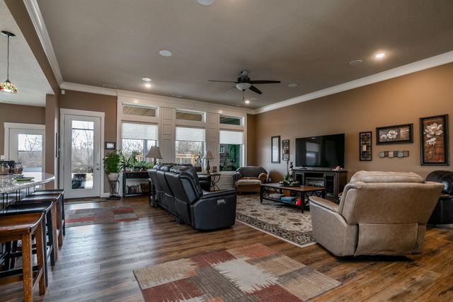 11033 E TIMMONS RD, Centralia, MO 65255