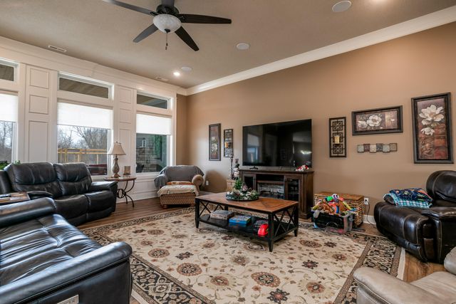 11033 E TIMMONS RD, Centralia, MO 65255