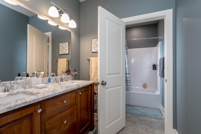 11033 E TIMMONS RD, Centralia, MO 65255