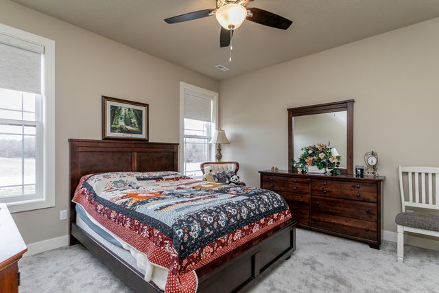 11033 E TIMMONS RD, Centralia, MO 65255