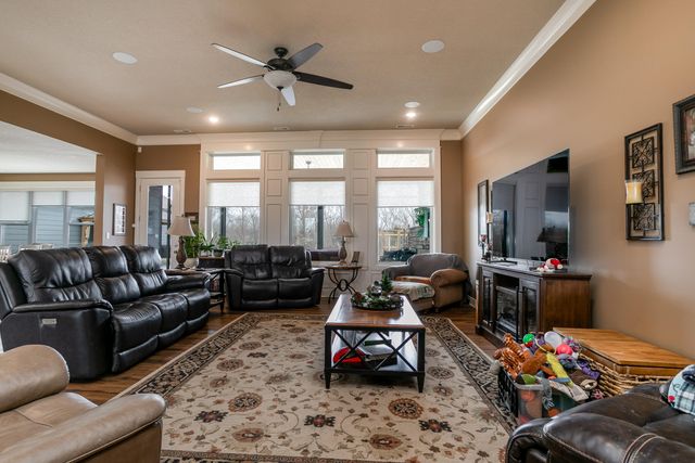 11033 E TIMMONS RD, Centralia, MO 65255