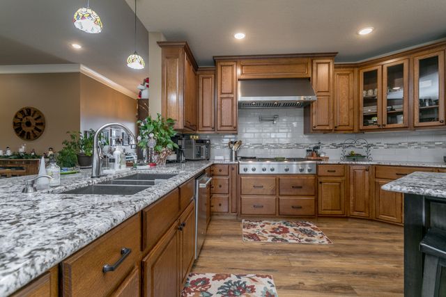 11033 E TIMMONS RD, Centralia, MO 65255